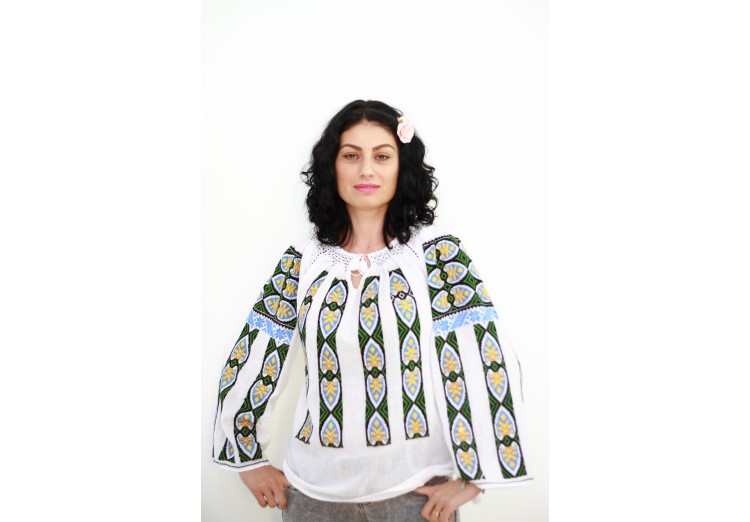 Ie damă cu mânecă lungă multicoloră